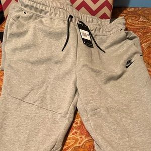 Nike Tech Joggers Heather Gray Brand New With Tags Never Worn🔥🔥 2XL